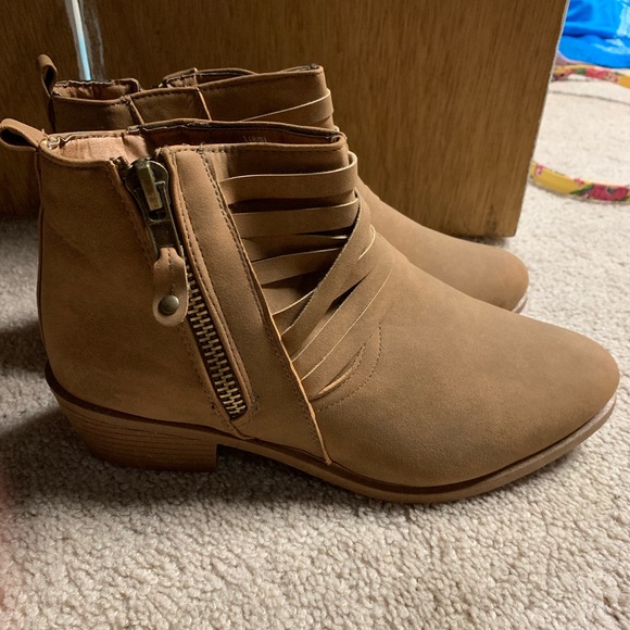 Shoes - Tan ankle boots size 8